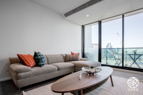 44 Melbourne One - Darwin Holiday 0