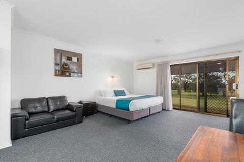 Barmera Country Club Motor Inn - Darwin Holiday 1