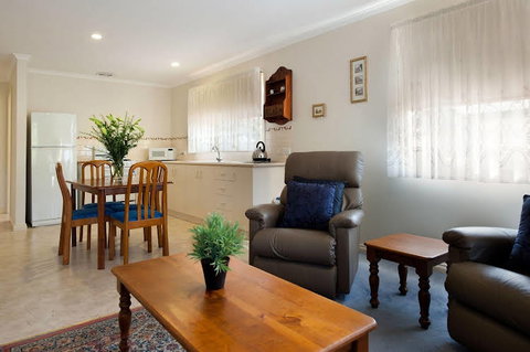 Cottages On Bridport 2 - Darwin Holiday 0