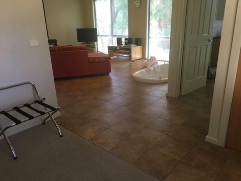 Romantic Getaway In Otway Ranges - Darwin Holiday 0