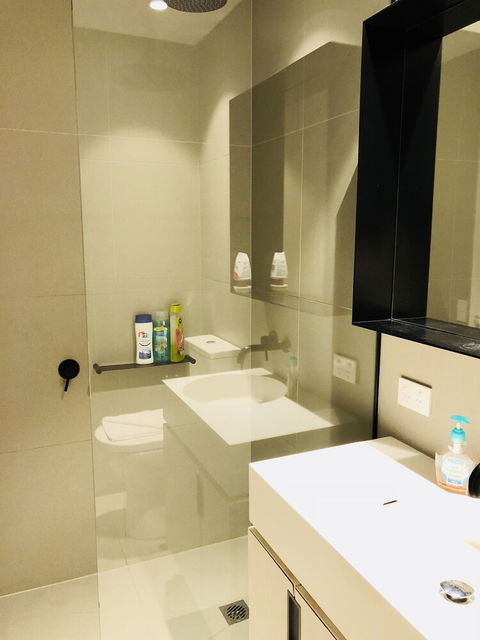 Comfy 2-Bedroom Apartment Level 5 - Darwin Holiday 6