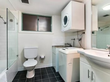 Darling Harbour Modern 1 Bedroom Apartment - Darwin Holiday 3