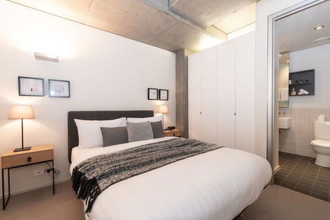Luxury East Melbourne Apartment - Darwin Holiday 6
