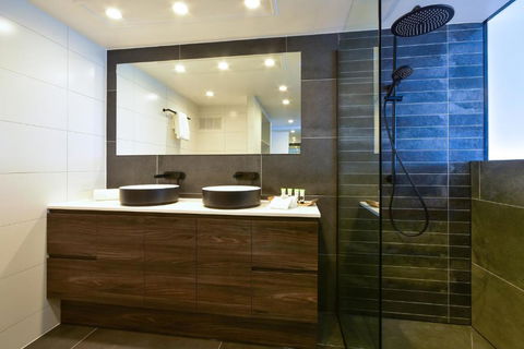 Fully Renovated Frangipani Beach Front Apartments - Darwin Holiday 3