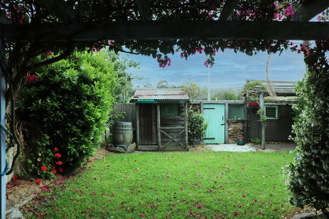 Alloway - Darwin Holiday 0