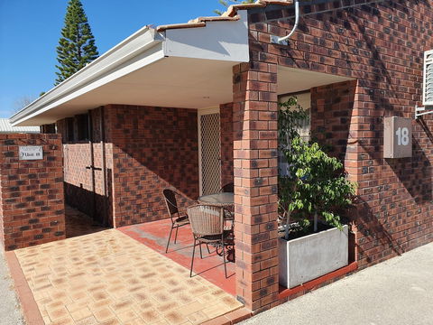 Ocean Beach Chalet 18 - Darwin Holiday 1