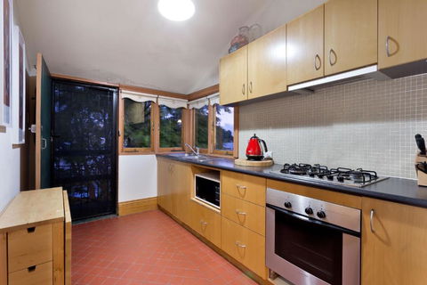 Annies Victorian Terrace Accommodation Fremantle - Darwin Holiday 6