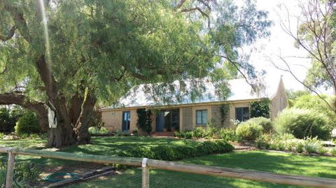 The Cottage At Riverside Farm - Darwin Holiday 4