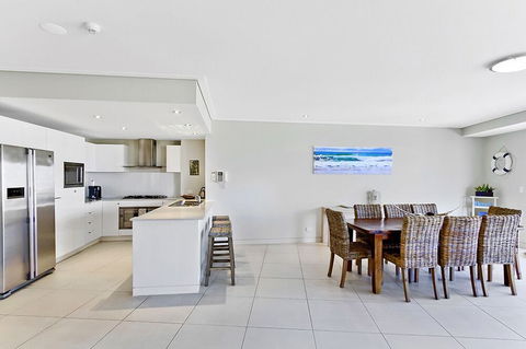 Coast Luxury Apartment 24 - Darwin Holiday 5