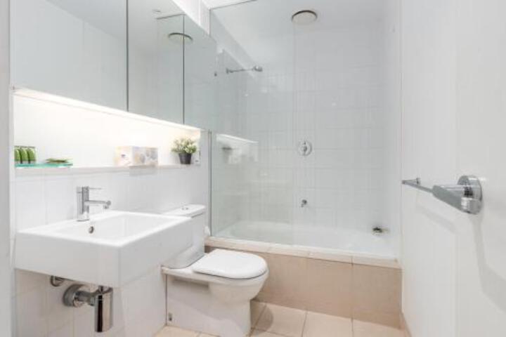 Melbourne City VIC Darwin Holiday