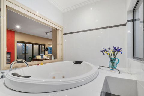 About Time Retreats Studio Seven - Darwin Holiday 2