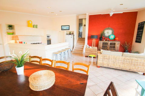 Bright On High - Darwin Holiday 6