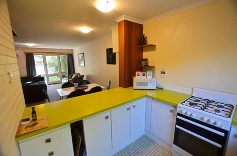 Cedar Holiday Units Apartment 4 - Darwin Holiday 6