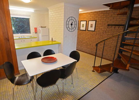 Cedar Holiday Units Apartment 4 - Darwin Holiday 1