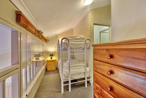 Snow Ski Apartments 14 - Darwin Holiday 5
