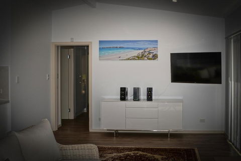 Beachside - Darwin Holiday 6