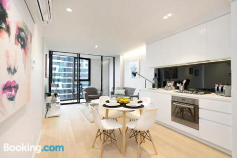 Complete Host CBD Lighthouse Apartments - Darwin Holiday 2