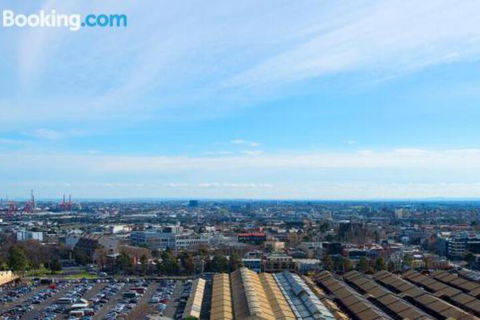 Complete Host CBD Lighthouse Apartments - Darwin Holiday 1