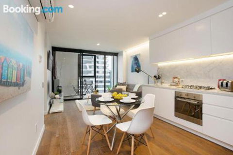 Complete Host CBD Lighthouse Apartments - Darwin Holiday 5