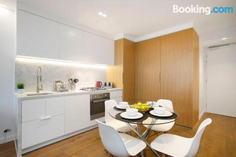 Complete Host CBD Lighthouse Apartments - Darwin Holiday 3