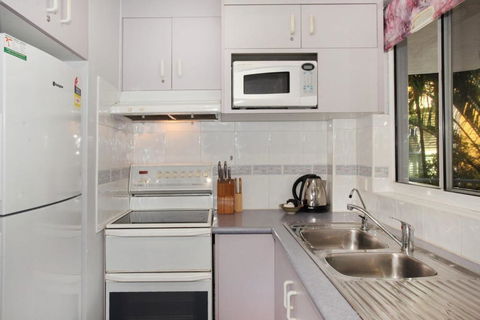 Unit 4 Coolum Sands Apartments 34 First Avenue Coolum Beach 400 BOND LINEN SUPPLIED - Darwin Holiday 6