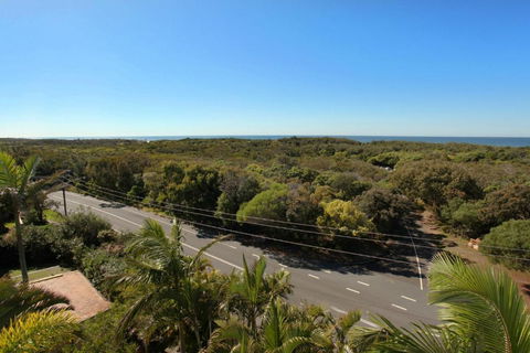 Unit 4 Coolum Sands Apartments 34 First Avenue Coolum Beach 400 BOND LINEN SUPPLIED - Darwin Holiday 3