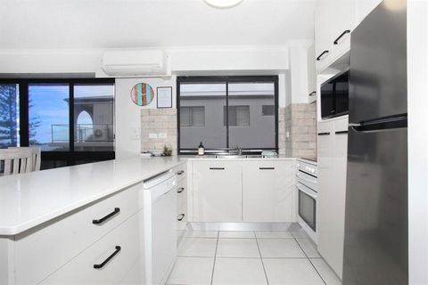 Unit 5 Phoenix Apartments 1736 David Low Way Coolum Beach LINEN INCLUDED 500 Bond - Darwin Holiday 2