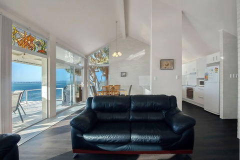 Classic View 2 / 49 Victoria Parade - Darwin Holiday 5