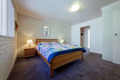 Classic View 2 / 49 Victoria Parade - Darwin Holiday 1