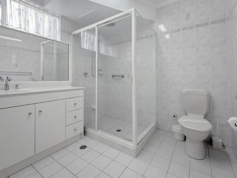 1 Laman Lodge 15 Laman Street Stunning Air Conditioned Unit With Water Views & WIFI - Darwin Holiday 5