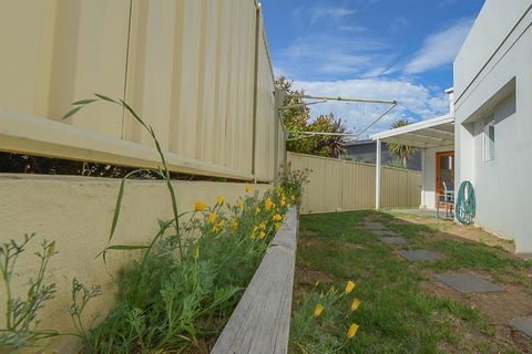 Beloka Close Modern Spacious & Pet Friendly Accommodation - Darwin Holiday 1