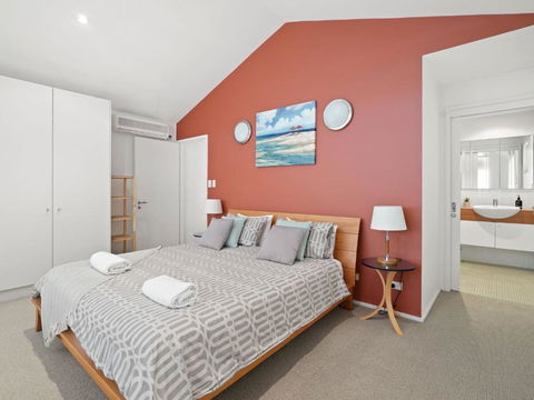 Avoca Beach Living 84 Avoca Drive Avoca Beach - Darwin Holiday 1