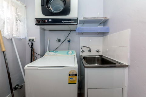 Sunset Towers Unit 2 / 25 Donald Street - Darwin Holiday 1