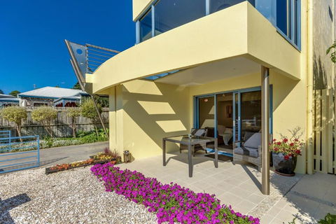 The Waterfront Apartment - Darwin Holiday 5