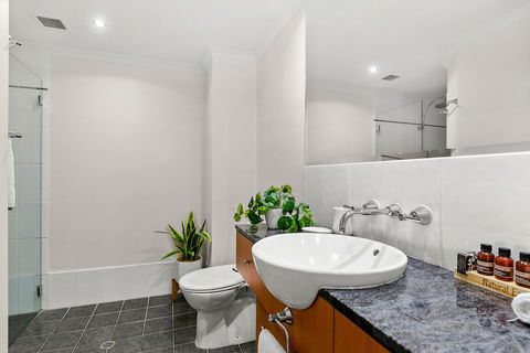 Belle Escapes - Poolside Apartment Alamanda Beachfront Resort 