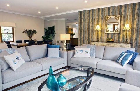 The Orange Fox - Darwin Holiday 4