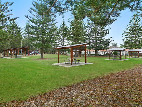Toowoon Bay Townhouse Unit 6 - Darwin Holiday 5