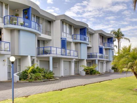 Marine Drive Cirrus Unit 6 44 - Darwin Holiday 1