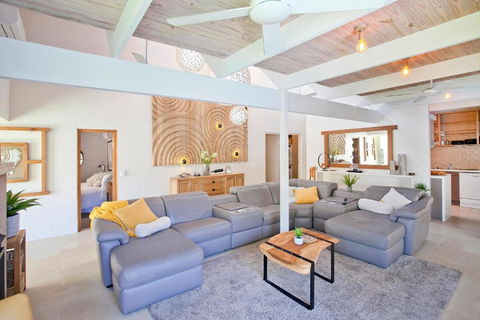 Stylish Luxury Home To Fit The Whole Family - Darwin Holiday 4