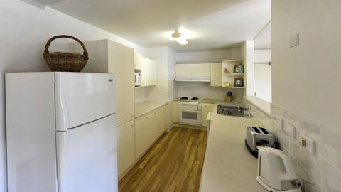 Right On The Sands At Little Beach & Walk To The Heart Of Nelson Bay - Darwin Holiday 4