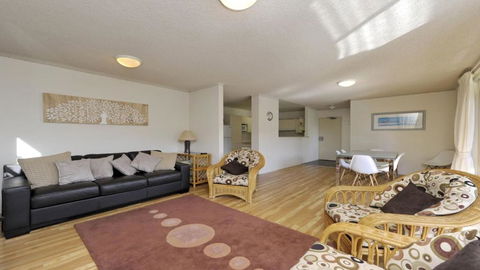 Right On The Sands At Little Beach & Walk To The Heart Of Nelson Bay - Darwin Holiday 3