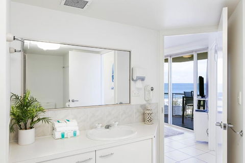 Mooloolaba Beachfront Apartment - Darwin Holiday 6