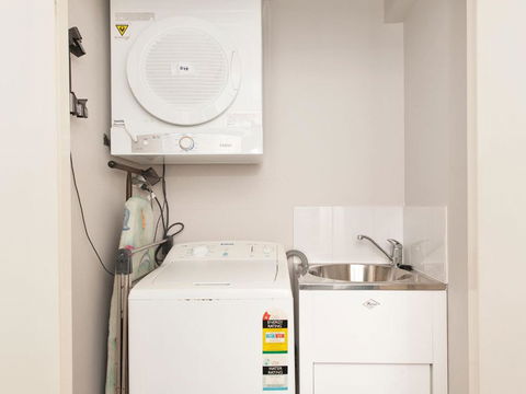 Barefoot Bliss At Fingal Bay - Darwin Holiday 1