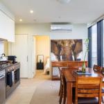 ON TOP Of THE WORLD BEST VIEWS In MELBOURNE !! - Darwin Holiday 0