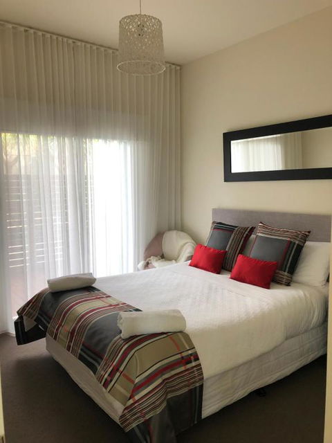 Exclusive Anglesea River Beach Apartment - Darwin Holiday 3