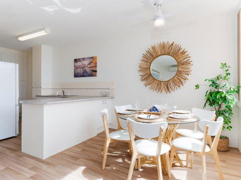 2 Little Hut 20 Kurrawa Close Stunning Water Views Of Little Beach - Darwin Holiday 5