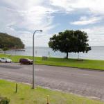 2 Little Hut 20 Kurrawa Close Stunning Water Views Of Little Beach - Darwin Holiday 0