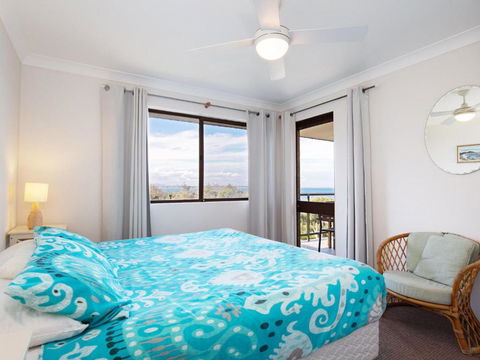 12 Intrepid 3 Intrepid Close Right On The Beachfront - Darwin Holiday 3