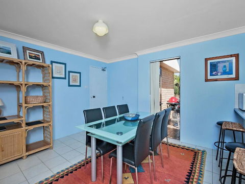 12 Commodore 6 Intrepid Close Beautiful Water Views - Darwin Holiday 4