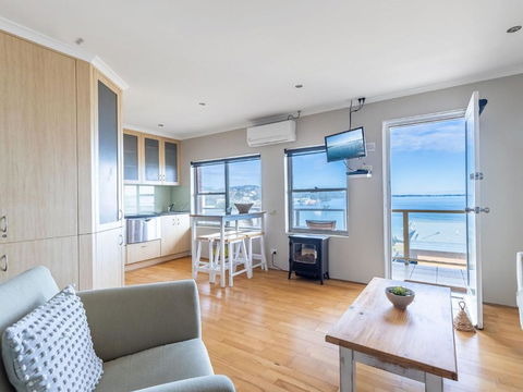 9 Blue Vista 13 Victoria Parade Studio With Stunning Views - Darwin Holiday 1